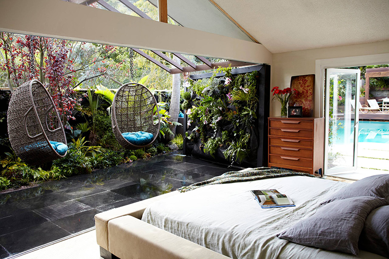 Phòng ngủ đẹp nhất thế giới kết hợp thiên nhiên bố trí ghế dạng treo thư giãn