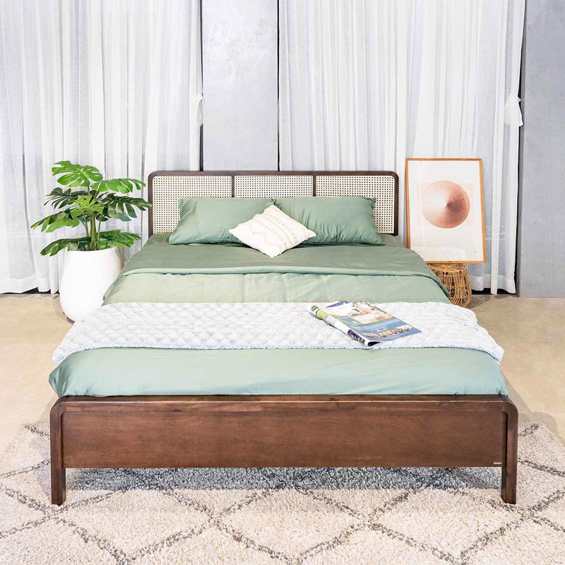 Giường ngủ 1m6 gỗ óc tràm có phần đầu giường làm từ mây tre đan đẹp mắt 